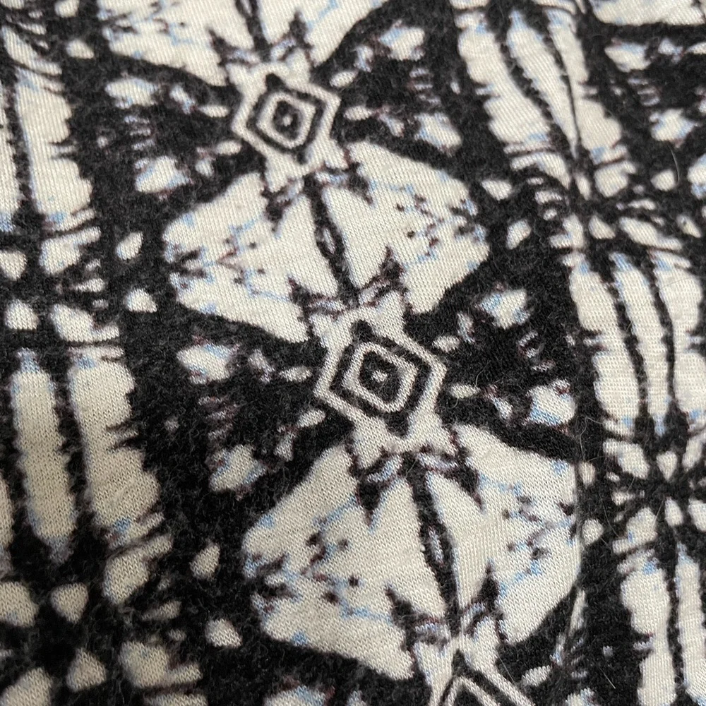 Abstract Racerback Crop Top - Picture 4 of 5